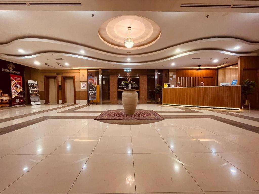 普特拉布哈马纳酒店 玻璃市港口 外观 照片